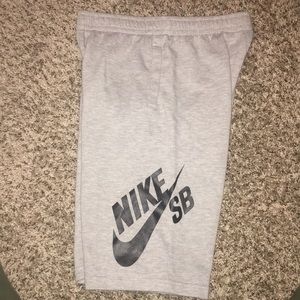 Gray Nike sweat shorts !